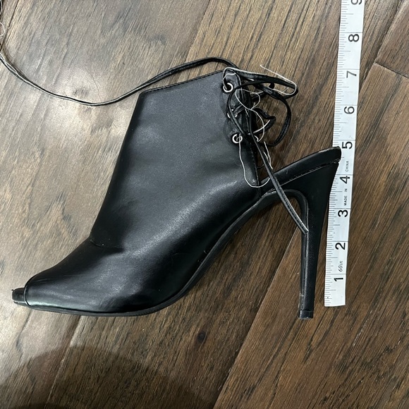 Wild Diva Size 7 Peep Toe Heels with Tie Ups - Picture 4 of 8